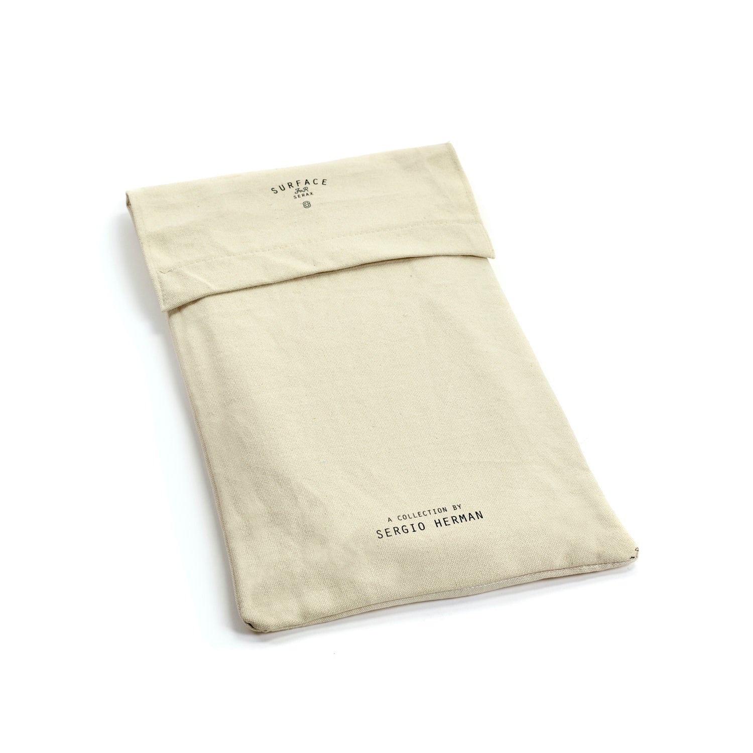 a picture of  Dune Large Chopping Board on makers and merchants website