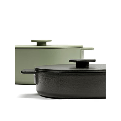 a picture of  Cast Iron Shallow Pot 1.7L on makers and merchants website