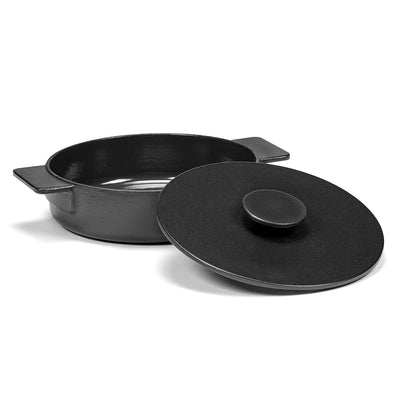 a picture of  Cast Iron Shallow Pot 2.6L on makers and merchants website