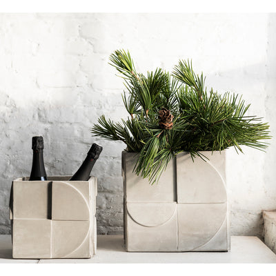 A picture of Serax plant pot on makers and merchants website
